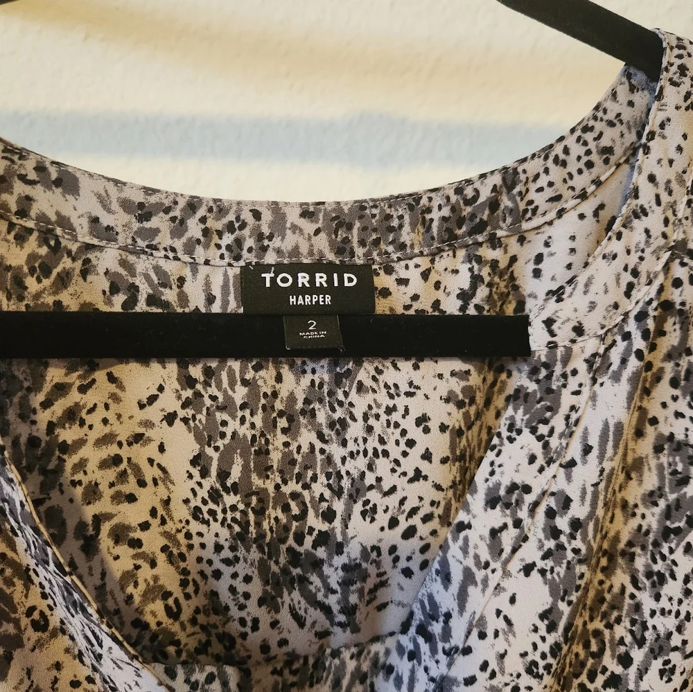 Torrid Black and Gray Patterned Harper Blouse - Picture 2 of 2